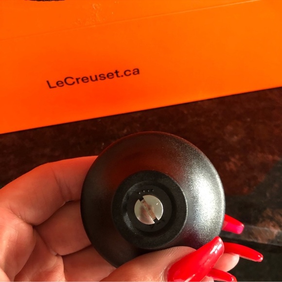 Le Creuset Phenolic Knob - Picture 2 of 2